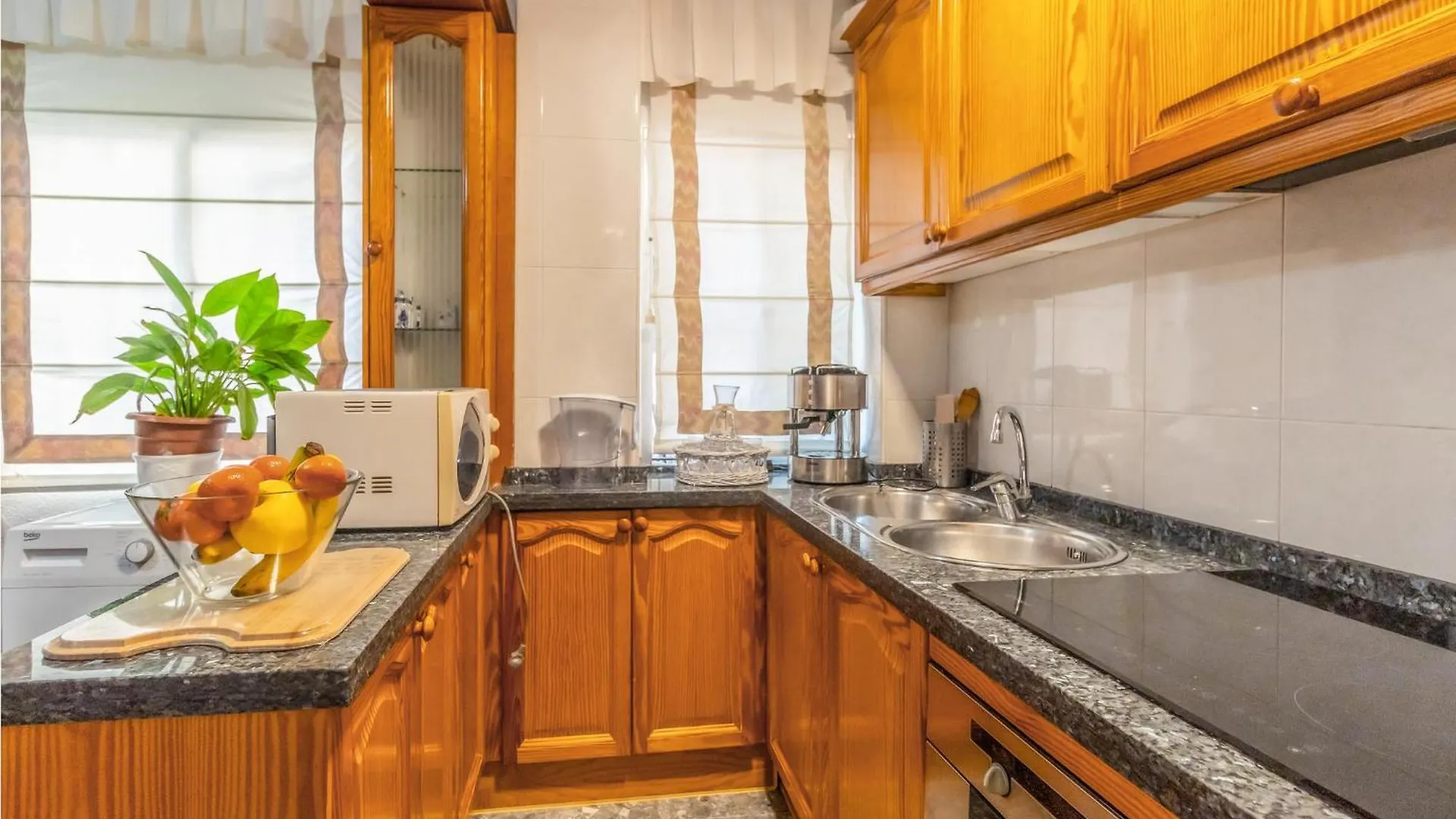 Сasa de vacaciones Stunning Home In Mlaga With 2 Bedrooms And Wifi Málaga